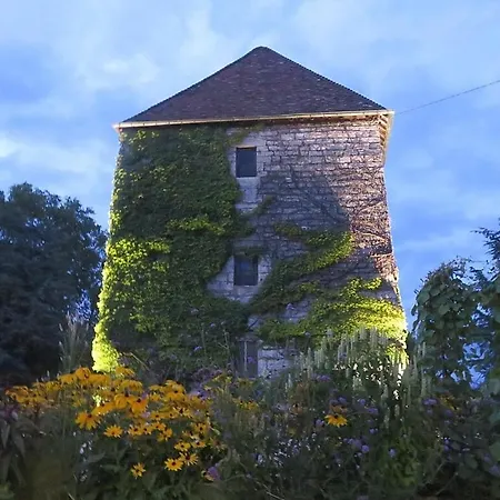 L'isenbart, De Charme Et *