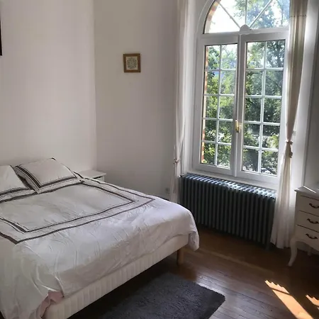 L'isenbart, De Charme Et
